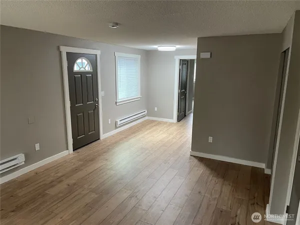 $1,500 | 517 Burnett Avenue South, Unit 1, Renton, WA 98057