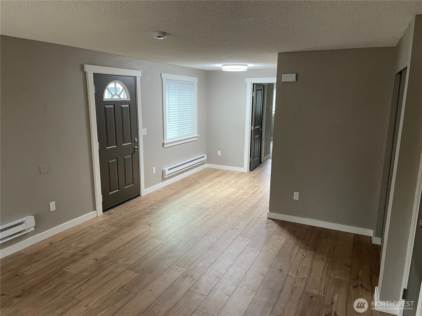 517 Burnett Avenue South, Unit 1 Renton, WA 98057 - Photo 2 of 19