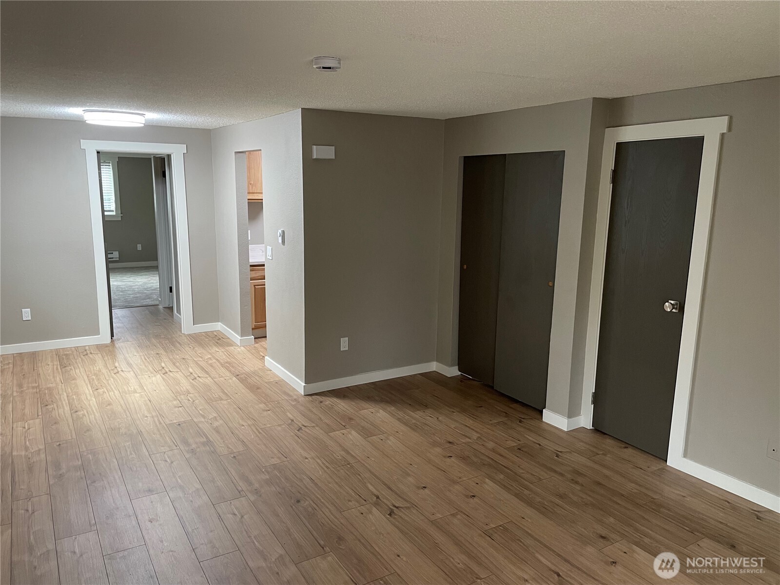 517 Burnett Avenue South, Unit 1 Renton, WA 98057 - Photo 3 of 19