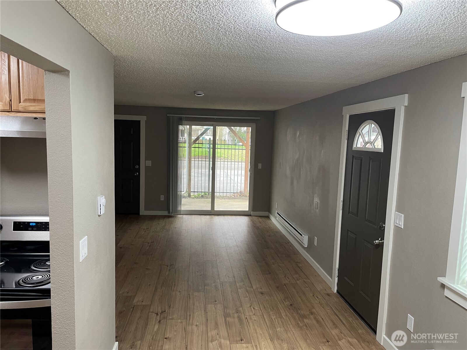 517 Burnett Avenue South, Unit 1 Renton, WA 98057 - Photo 5 of 19