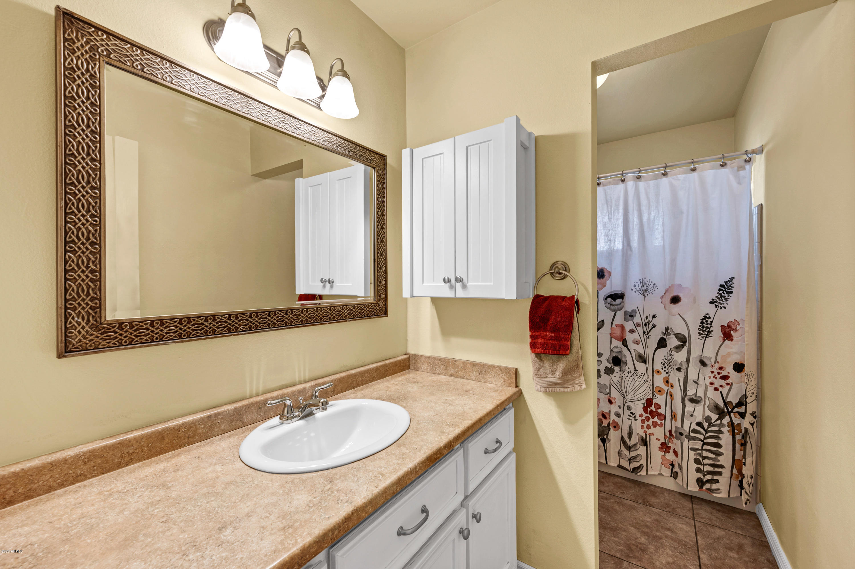 4002 West Hatcher Road Phoenix, AZ 85051 - Photo 15 of 21 Hall bathroom