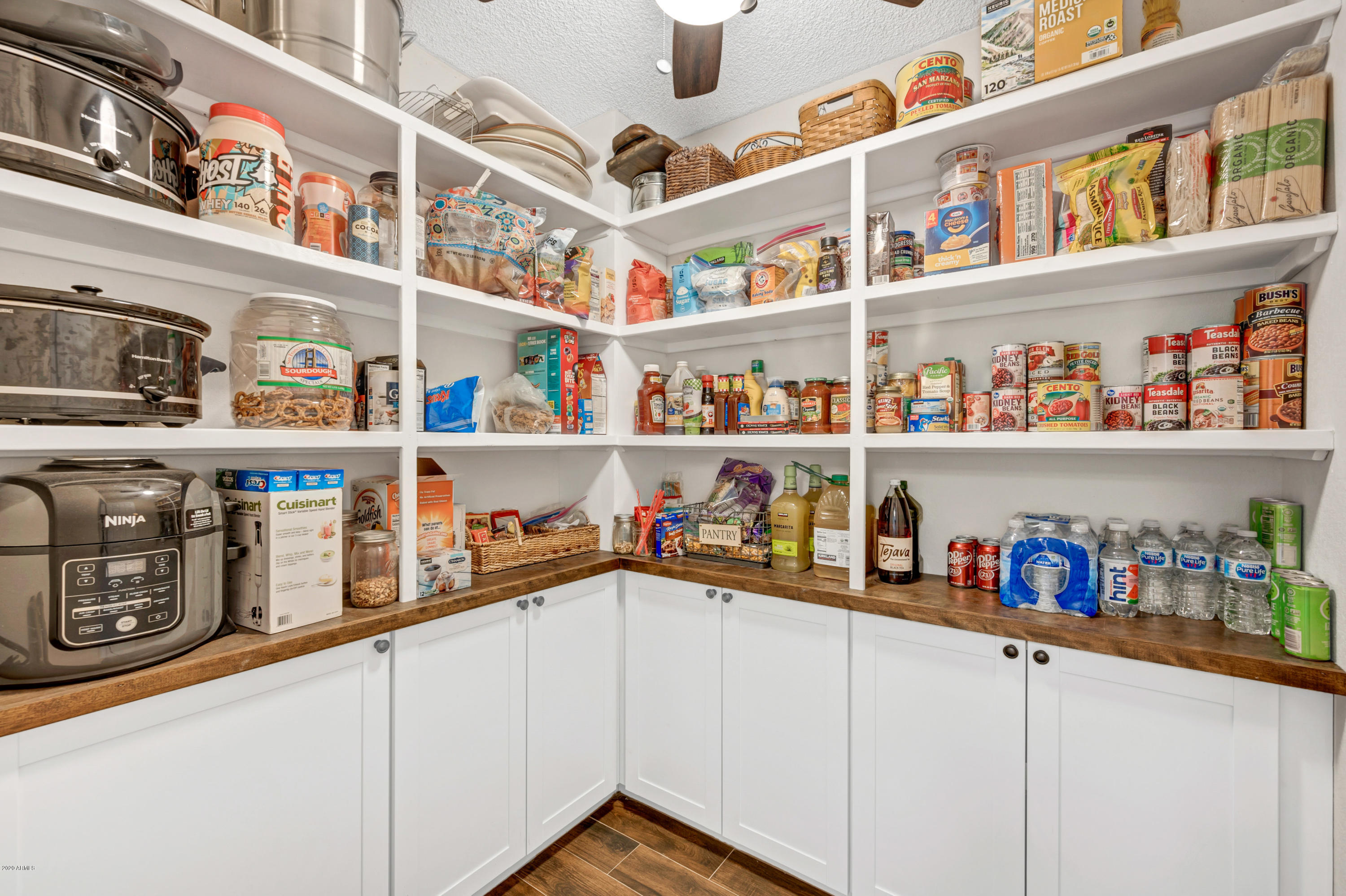 4002 West Hatcher Road Phoenix, AZ 85051 - Photo 8 of 21 Lg walkin pantry