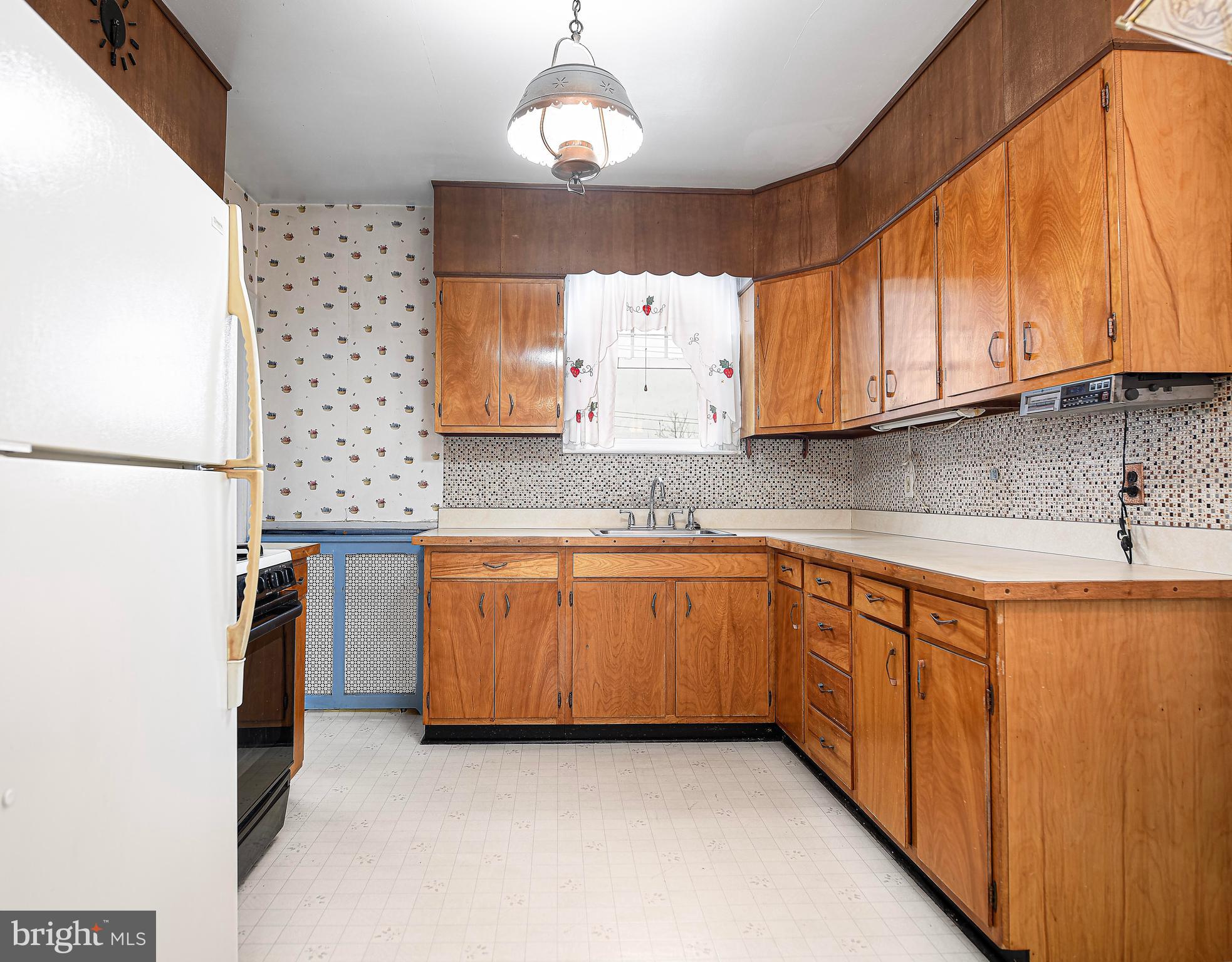 6212 Tramore Road Baltimore, MD 21214 - Photo 4 of 23