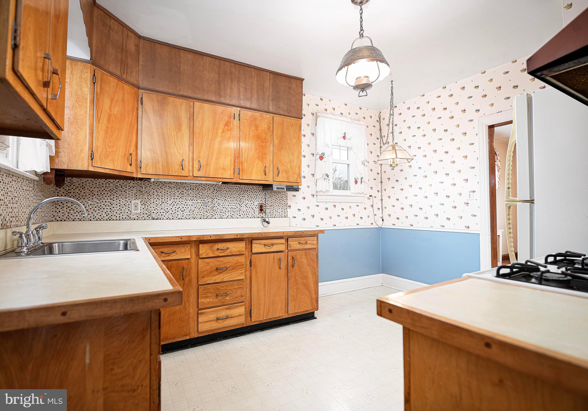 6212 Tramore Road Baltimore, MD 21214 - Photo 5 of 23