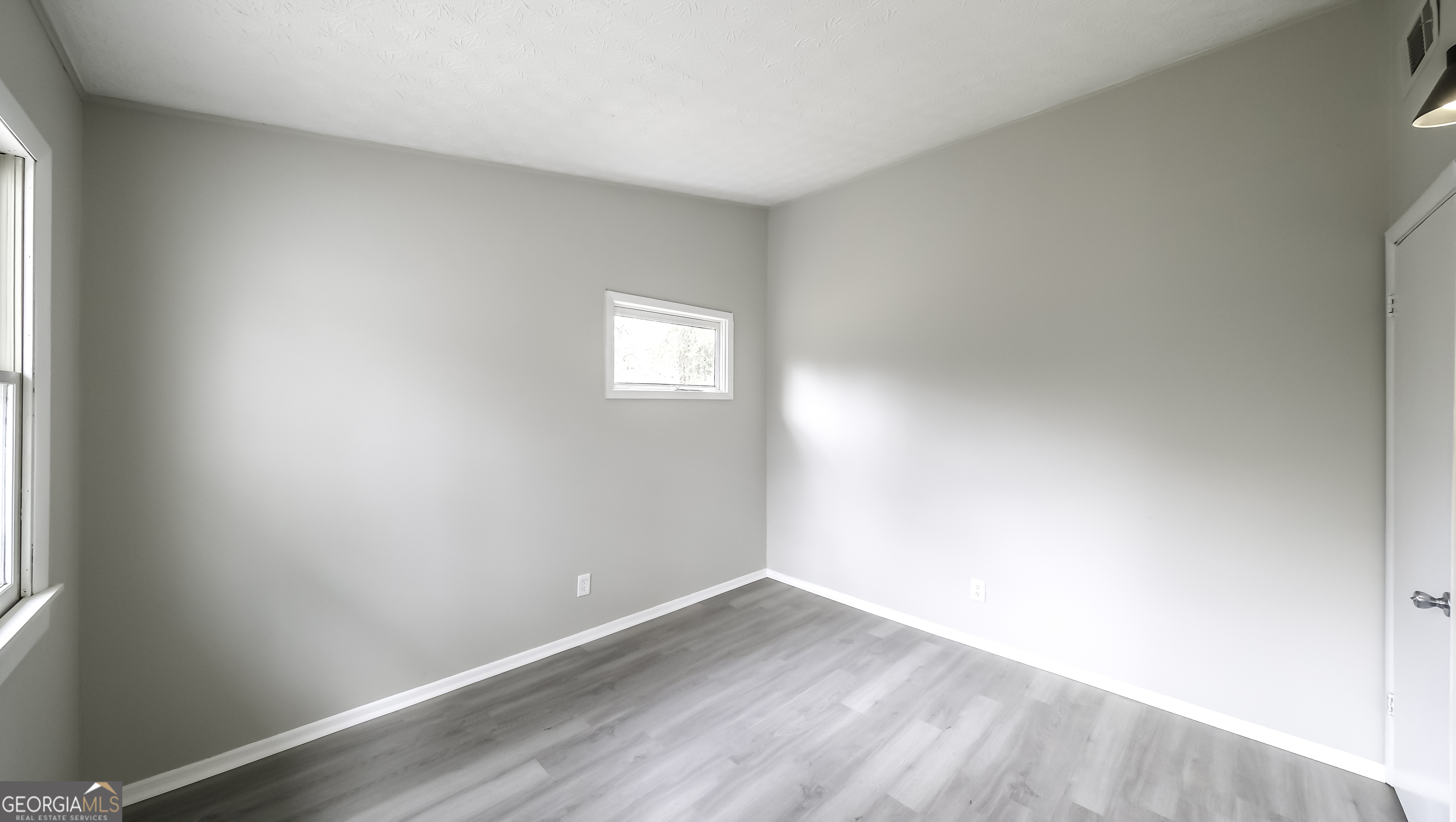 208 Richards Street Carrollton, GA 30117 - Photo 16 of 42 an empty room with a window