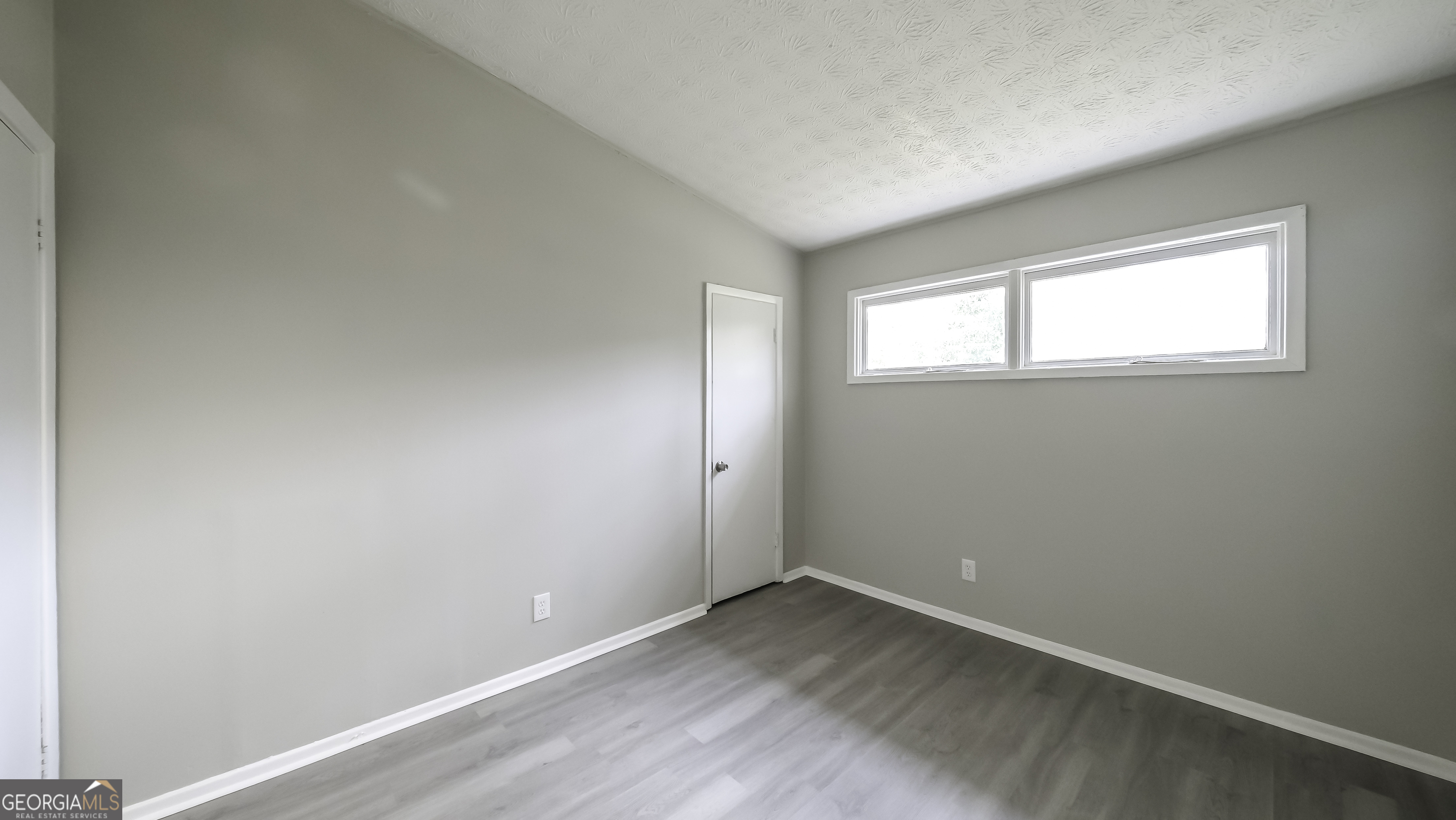 208 Richards Street Carrollton, GA 30117 - Photo 20 of 42 an empty room with a window