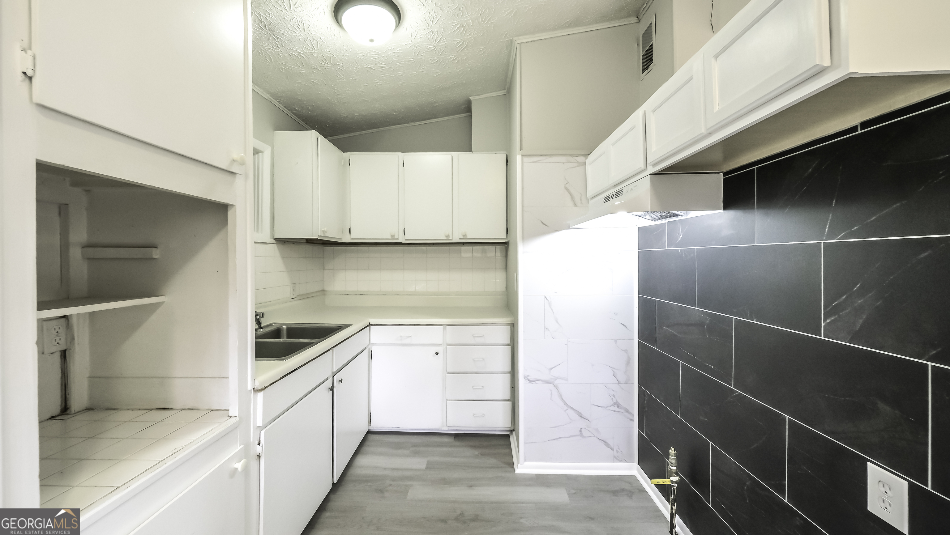208 Richards Street Carrollton, GA 30117 - Photo 29 of 42 a kitchen with kitchen island cabinets and oven