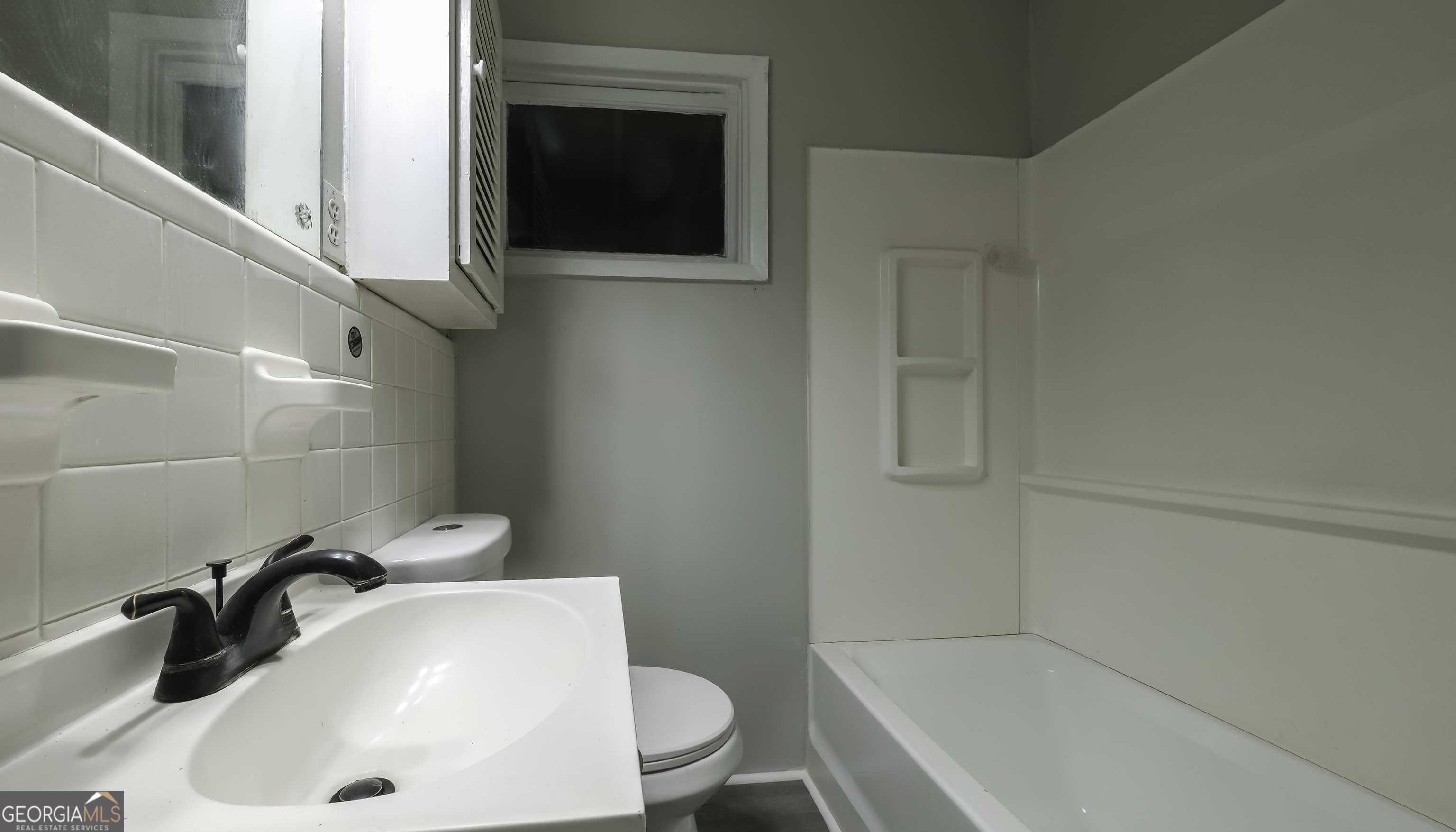 208 Richards Street Carrollton, GA 30117 - Photo 8 of 42 a bathroom with a sink and a tub