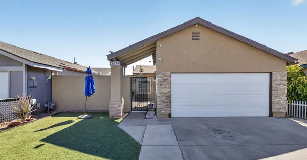 $285,000 | 2638 North Selland Avenue, Fresno, CA 93722