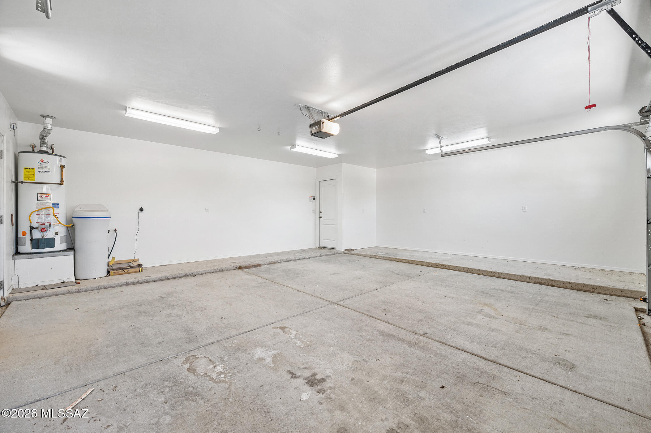 1053 South Seldon Place Vail, AZ 85641 - Photo 33 of 45 Garage