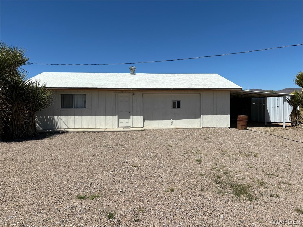 3565 Ehrenberg Road Golden Valley, AZ 86413 - Photo 19 of 63 a backyard of a house