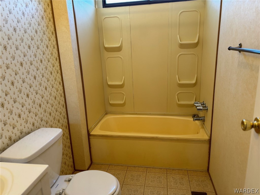 3565 Ehrenberg Road Golden Valley, AZ 86413 - Photo 27 of 63 a bathroom with a toilet and shower