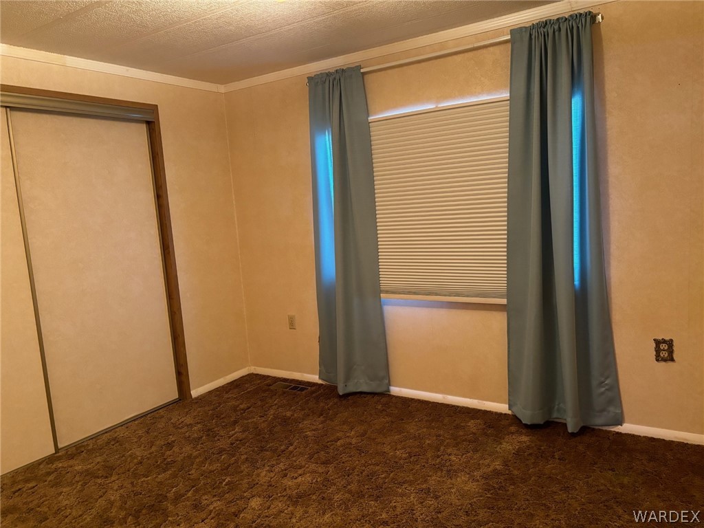 3565 Ehrenberg Road Golden Valley, AZ 86413 - Photo 28 of 63 an empty room with closet
