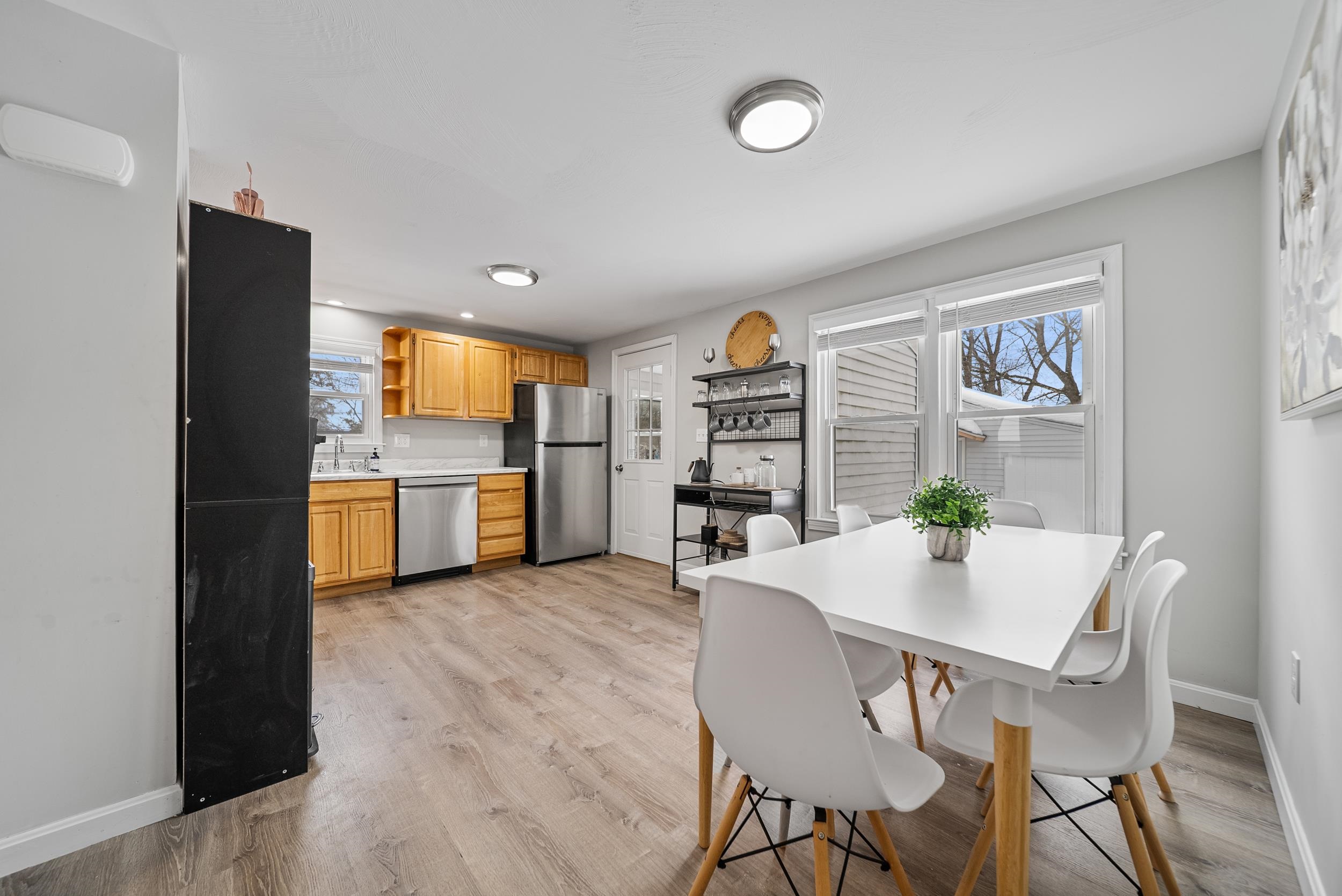 27 Wason Avenue Nashua, NH 03060 - Photo 5 of 47