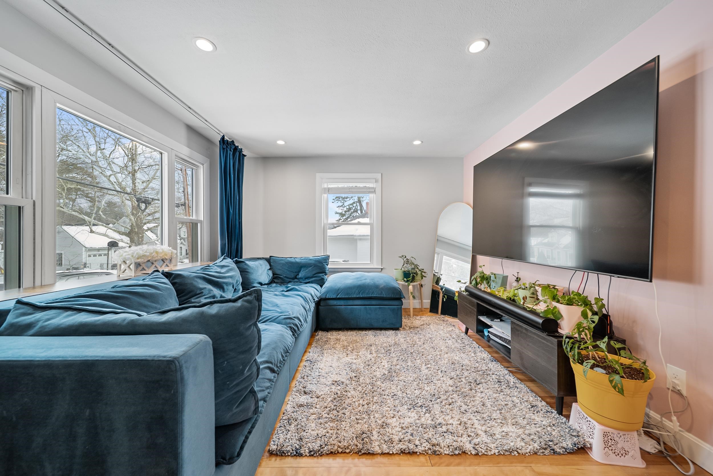 27 Wason Avenue Nashua, NH 03060 - Photo 8 of 47