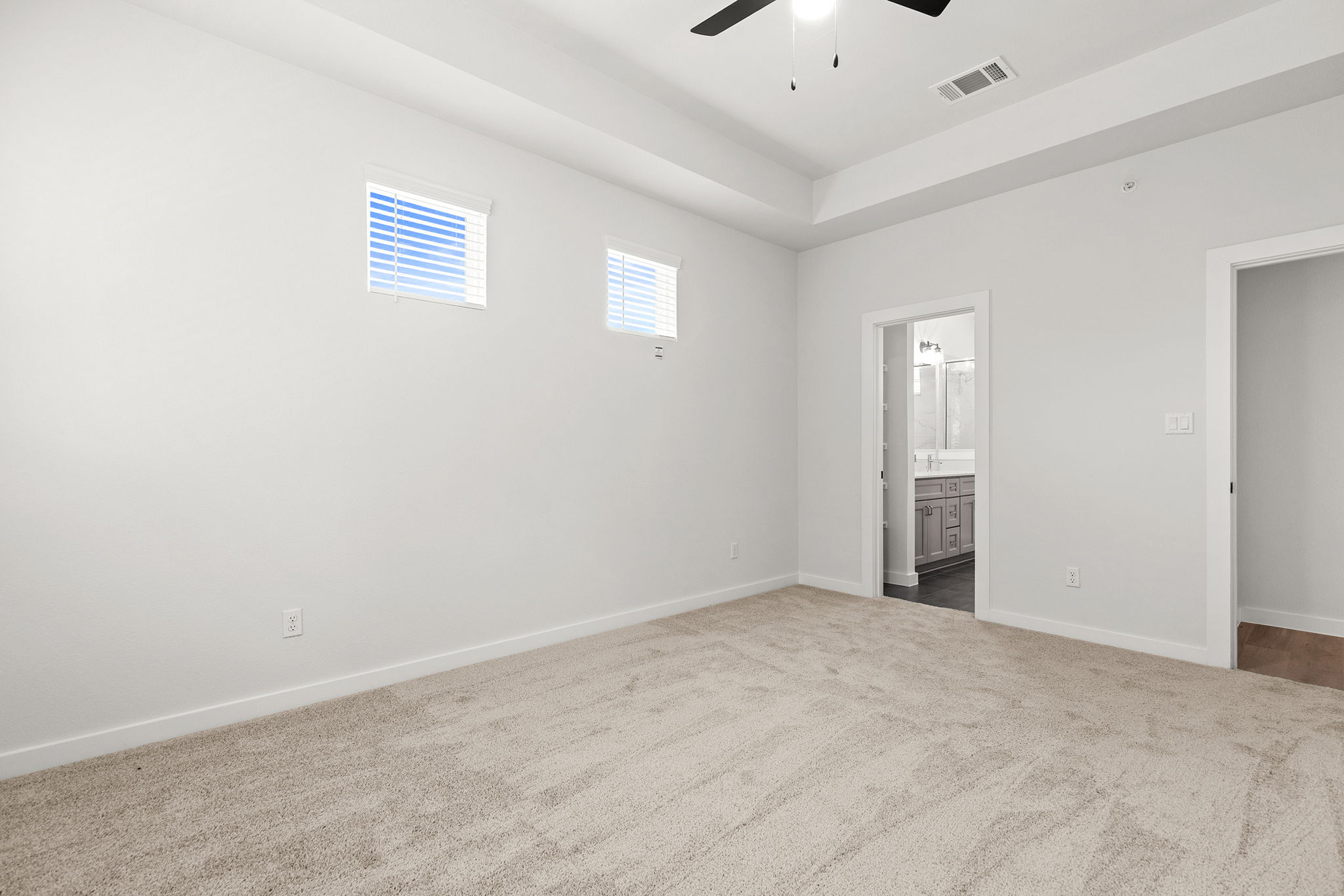2600 Gattis School Road, Unit 1001 Round Rock, TX 78664 - Photo 19 of 40 A spacious chamber provides an airy, open feeling, with access to an en-suite bath.