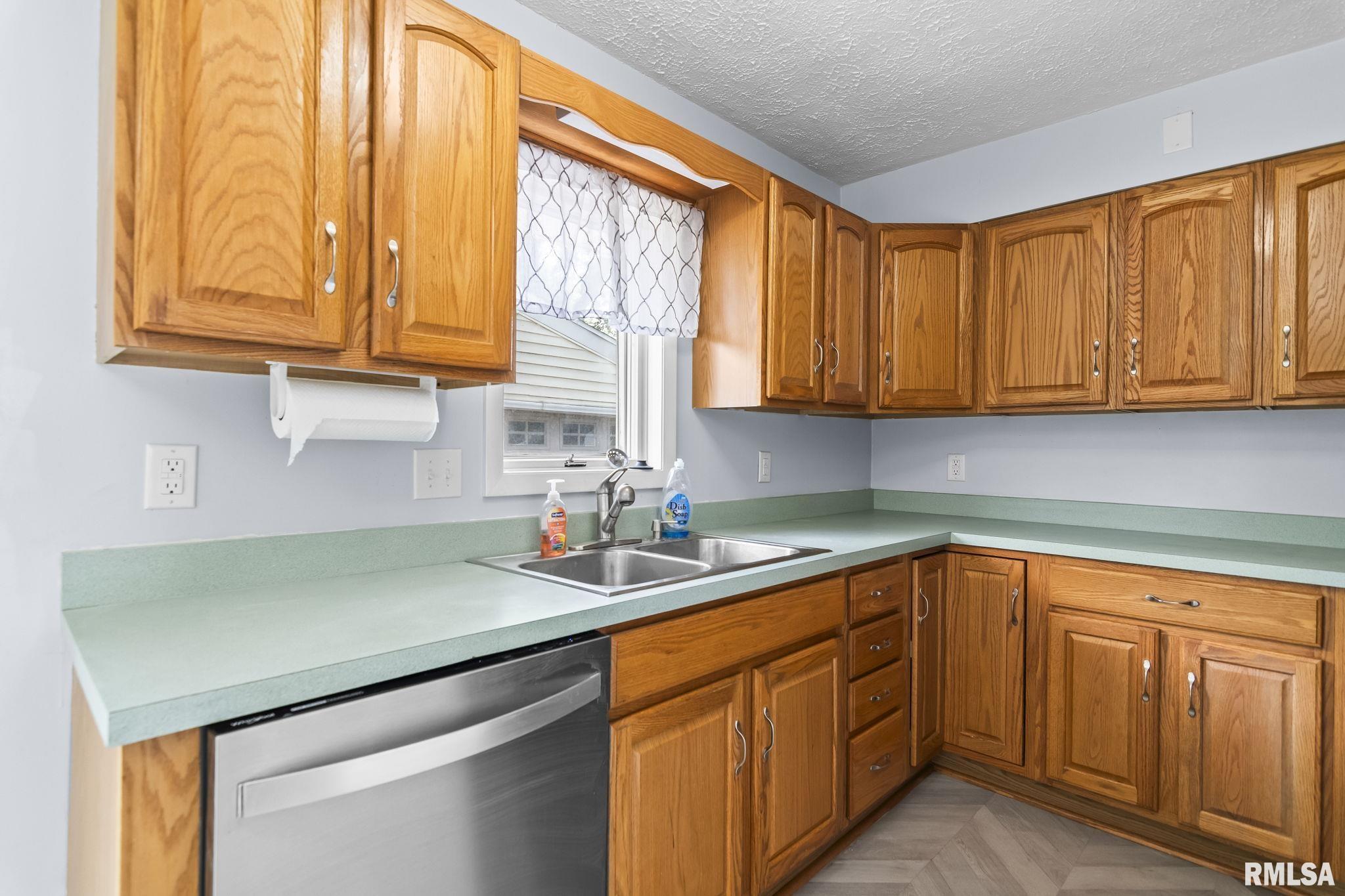 4 North Oxford Road Springfield, IL 62702 - Photo 9 of 32