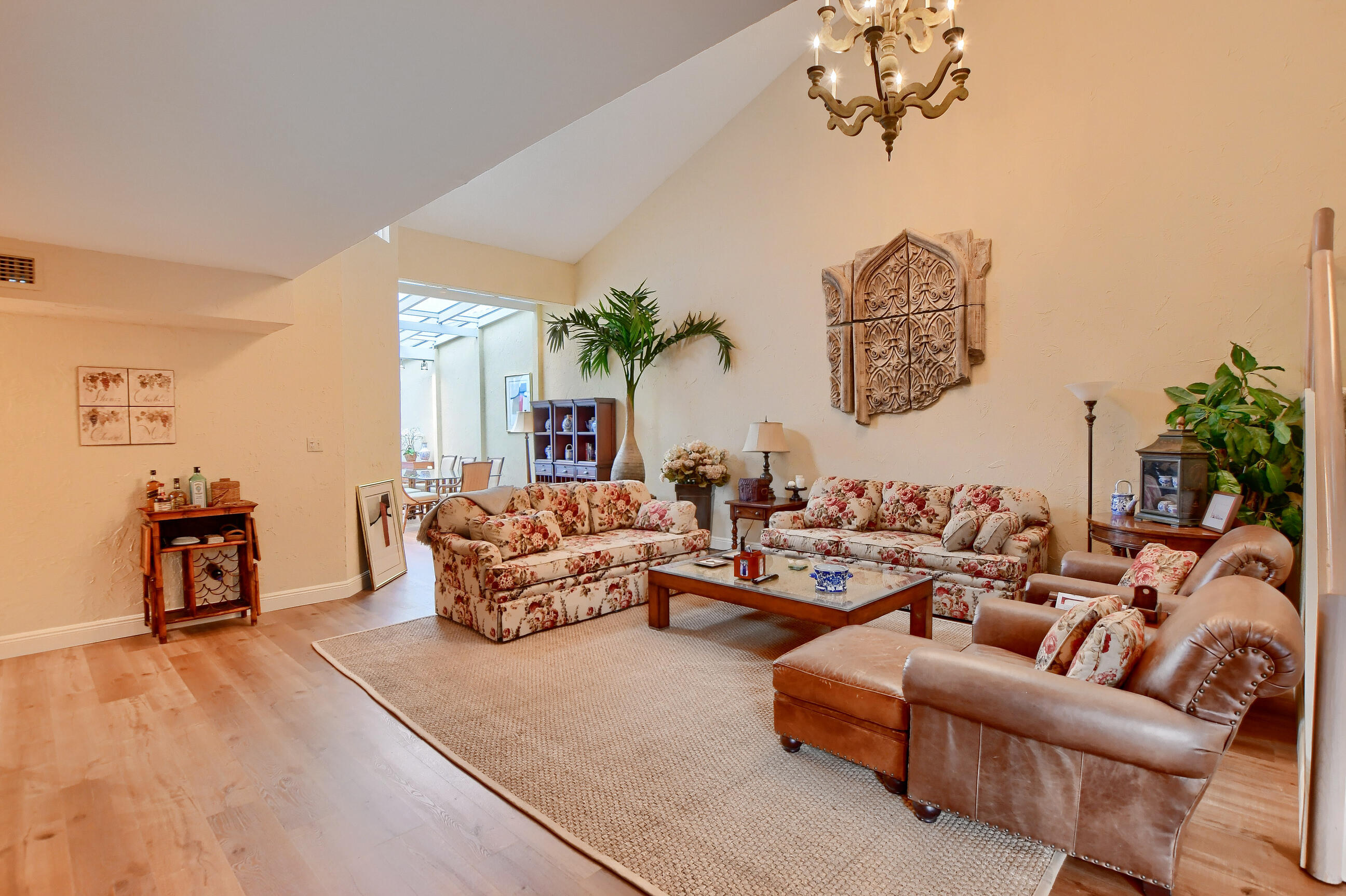 6777 Woodbridge Drive Boca Raton, FL 33434 - Photo 4 of 57 Living