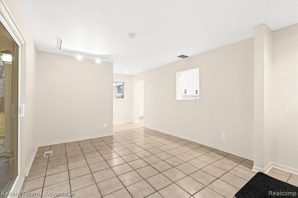 4801 Rioview Drive Clarkston, MI 48346 - Photo 18 of 28