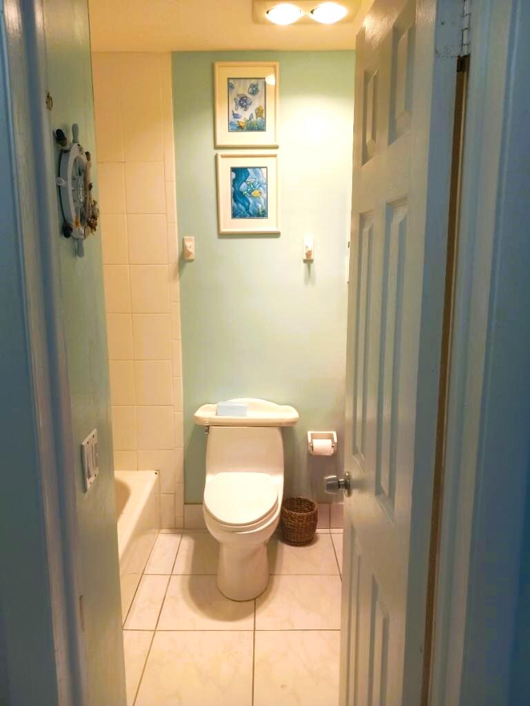 1256 Northwest 4th Street Boca Raton, FL 33486 - Photo 15 of 23 Guest bathroom