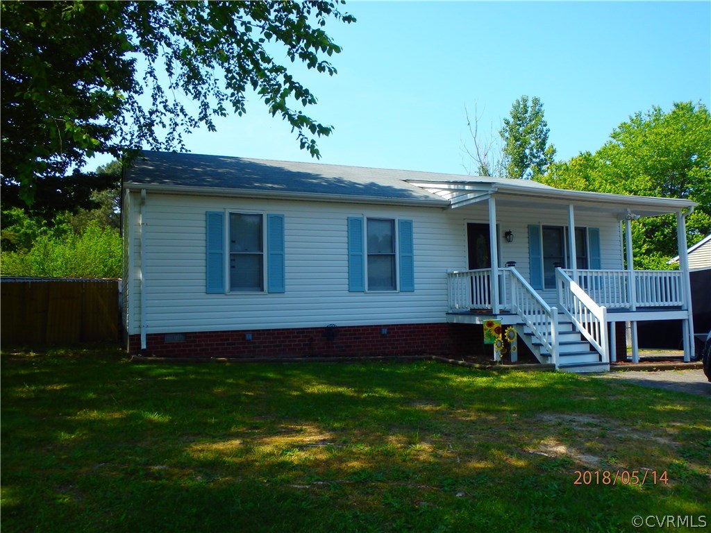 a view of house with backyard