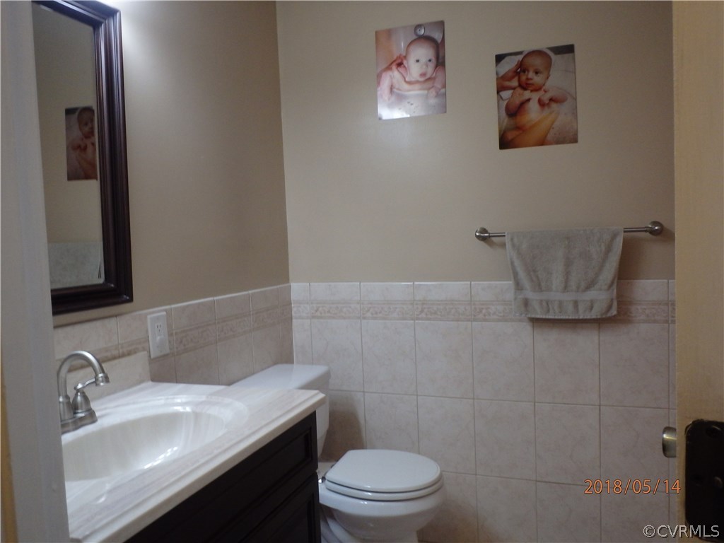 5036 Alberta Road Chesterfield, VA 23832 - Photo 19 of 20 a bathroom with a sink mirror vanity and toilet