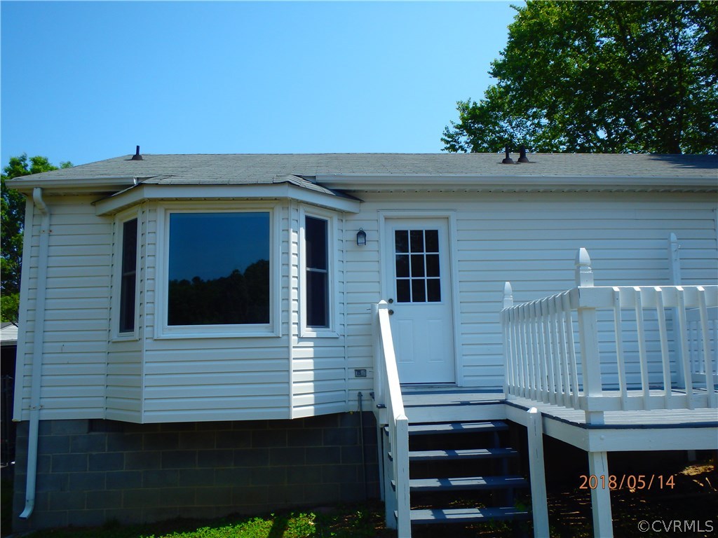 5036 Alberta Road Chesterfield, VA 23832 - Photo 4 of 20 a view of a house with a balcony