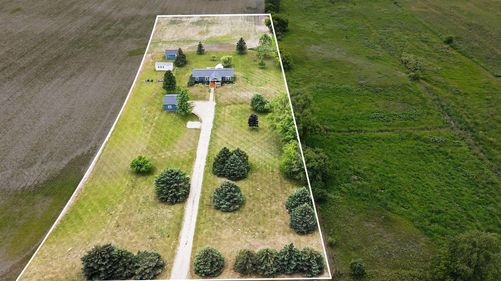 7520 South Woodruff Blanchard, MI 49310 - Photo 2 of 30 1947199-0e3401c8-0fc9-413f-a7b1-3db1d05cb162.JPG