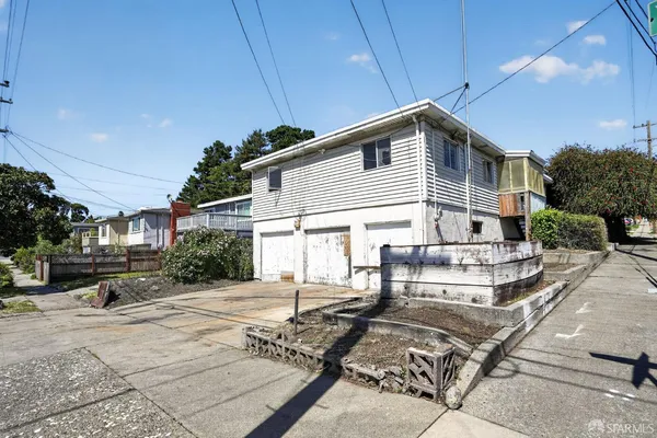 a view of a house with backyard and sitting area