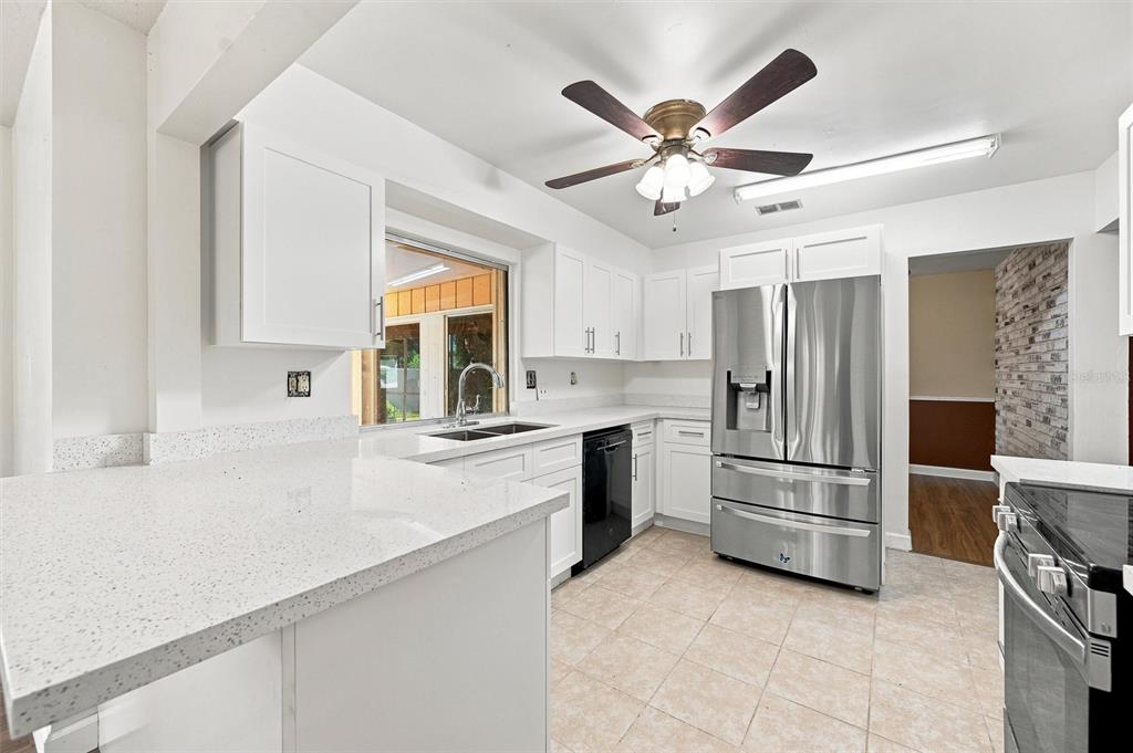 352 Lake Road Venice, FL 34293 - Photo 14 of 55 Gallery Image 14