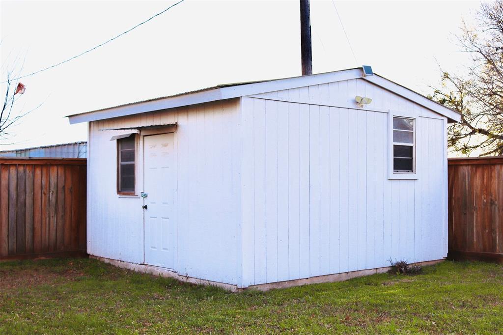 109 Novice Road Winters, TX 79567 - Photo 16 of 32 a view of backyard of house