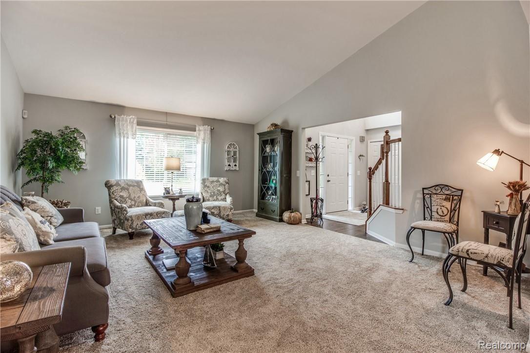 916 Ridgeview Circle Lake Orion, MI 48362 - Photo 41 of 70 Interiors (30 of 59).jpg