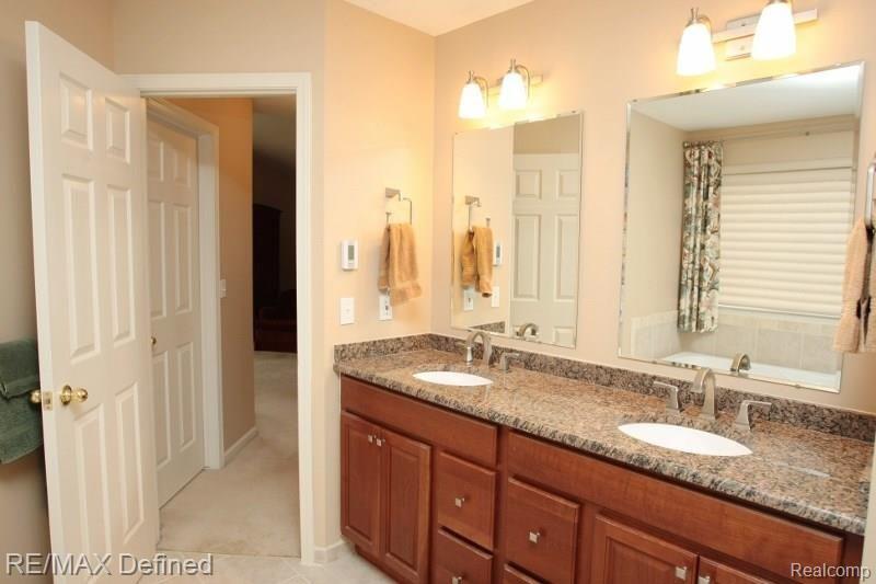 3700 Briarbrooke Lane Rochester, MI 48306 - Photo 28 of 37 MasterBath3.jpg