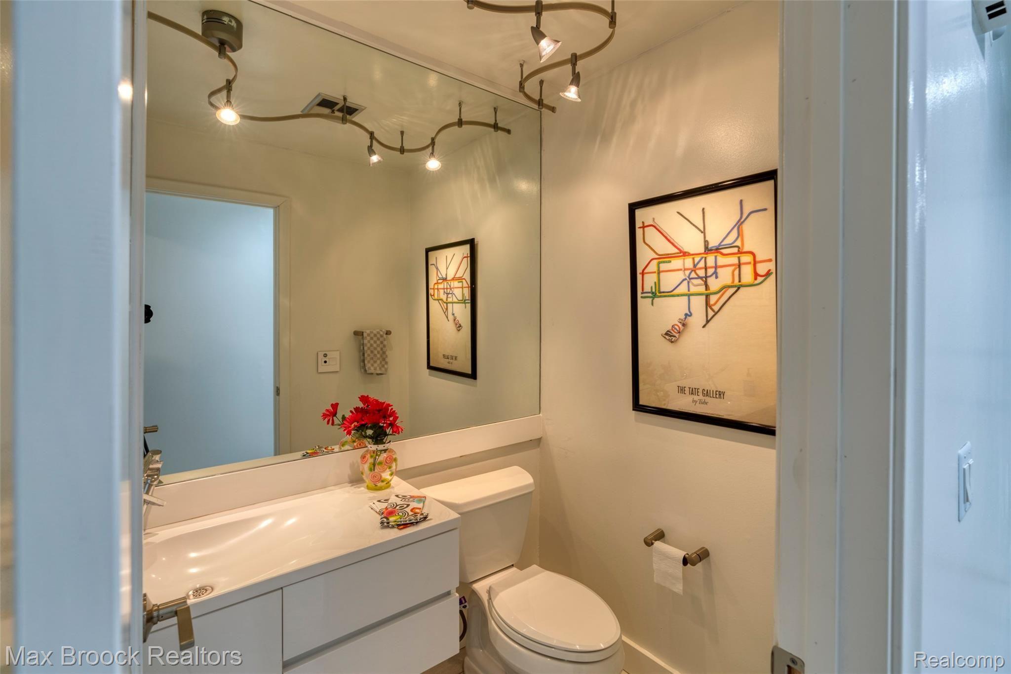 30600 High Valley Road Farmington, MI 48331 - Photo 17 of 32 30600_high_valley-16.jpg