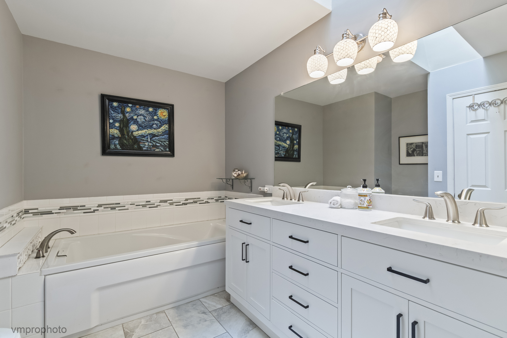 900 Shoreline Road Lake Barrington, IL 60010 - Photo 25 of 43 Gallery Image 25