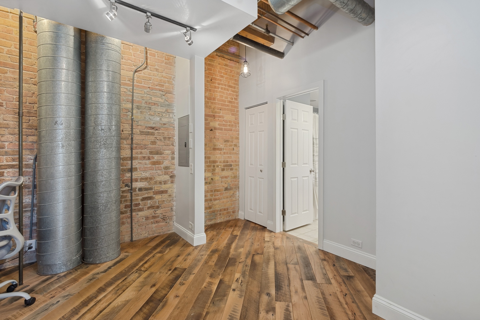 22 North Morgan Street, Unit 202 Chicago, IL 60607 - Photo 18 of 29 a view of empty room with wooden floor and fan