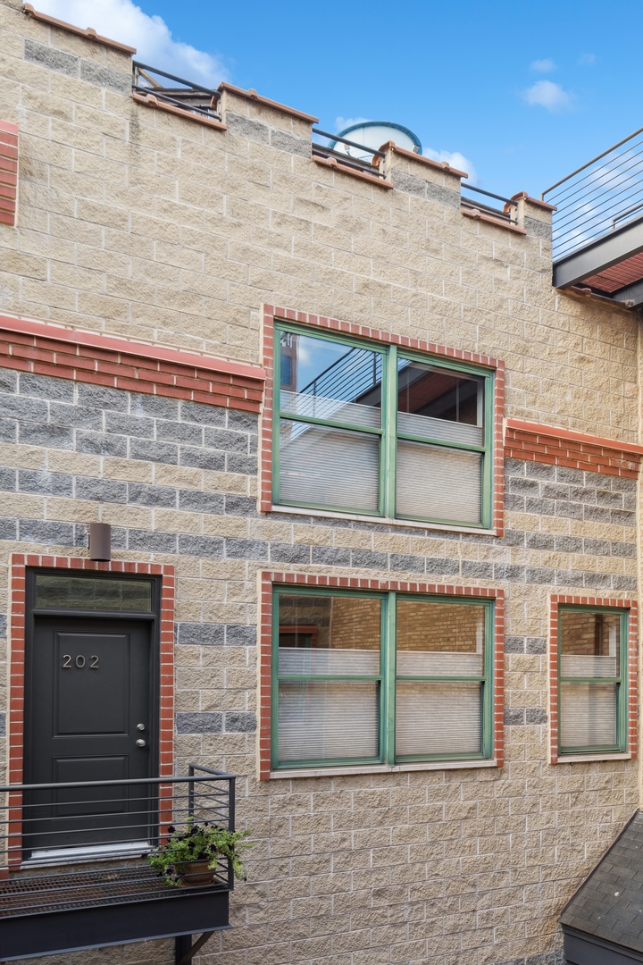 22 North Morgan Street, Unit 202 Chicago, IL 60607 - Photo 24 of 29 a building with a door and a window