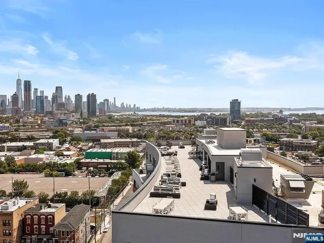 $3,500 | 144 Summit Avenue, Unit 711, Jersey City, NJ 07304