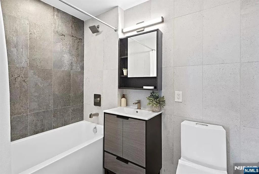 144 Summit Avenue, Unit 711 Jersey City, NJ 07304 - Photo 10 of 14