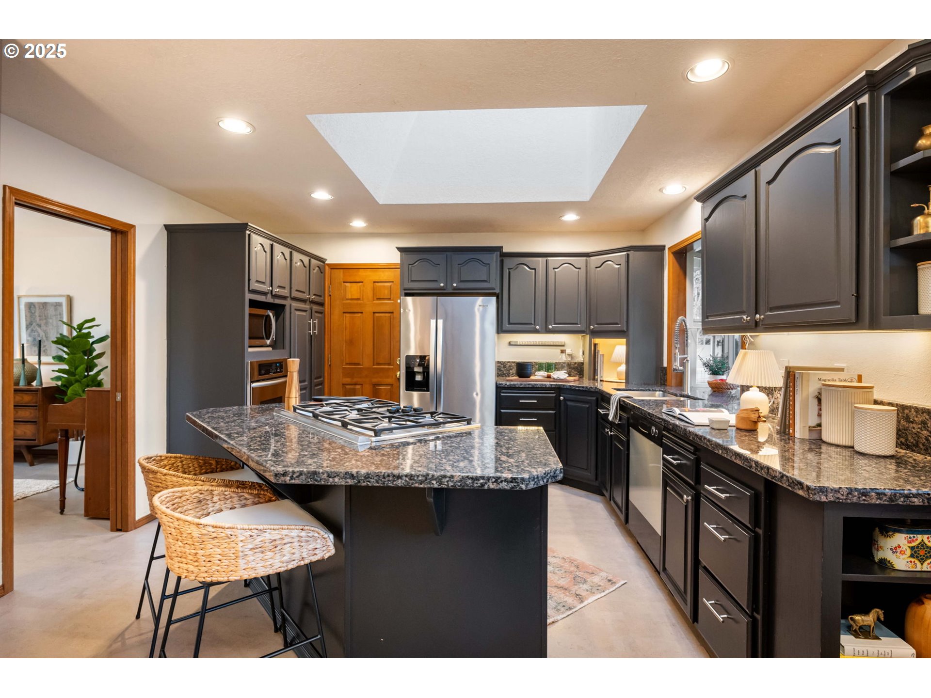 6020 Southwest Florida Street Portland, OR 97219 - Photo 15 of 46 Gallery Image 15