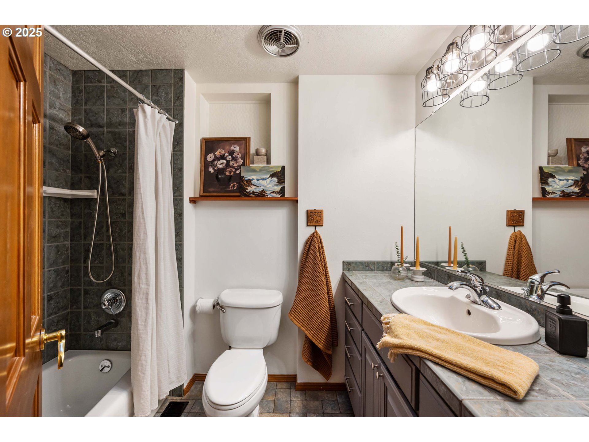 6020 Southwest Florida Street Portland, OR 97219 - Photo 23 of 46 Gallery Image 23
