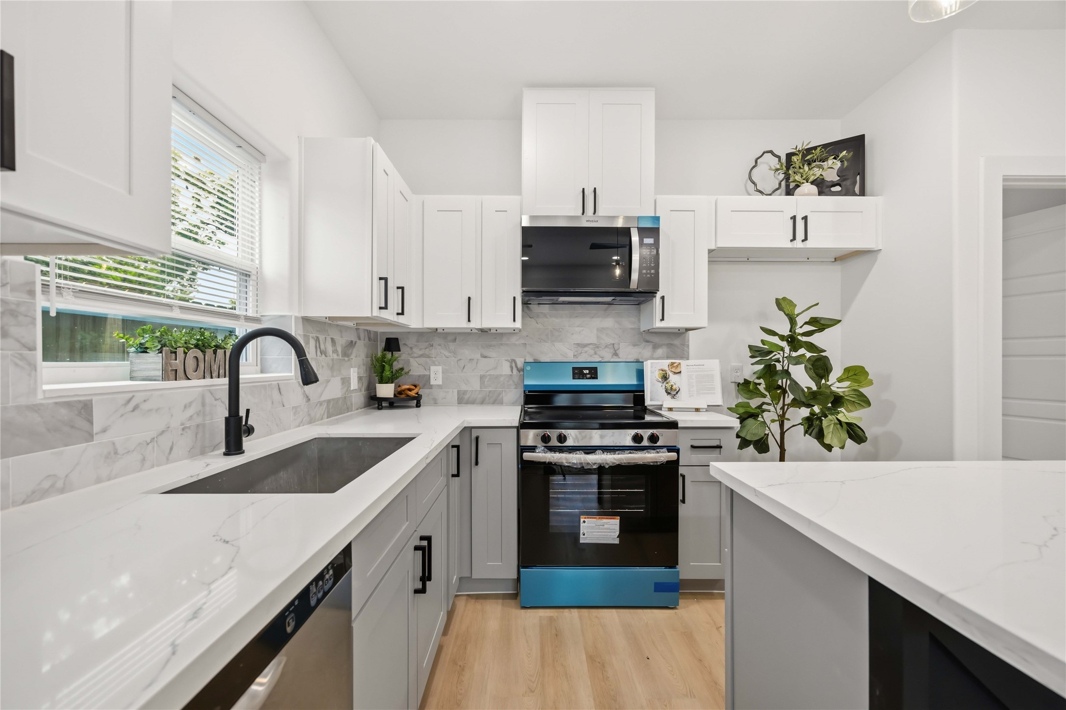 7944 Fields Street, Unit B Houston, TX 77028 - Photo 4 of 17 Kitchen
