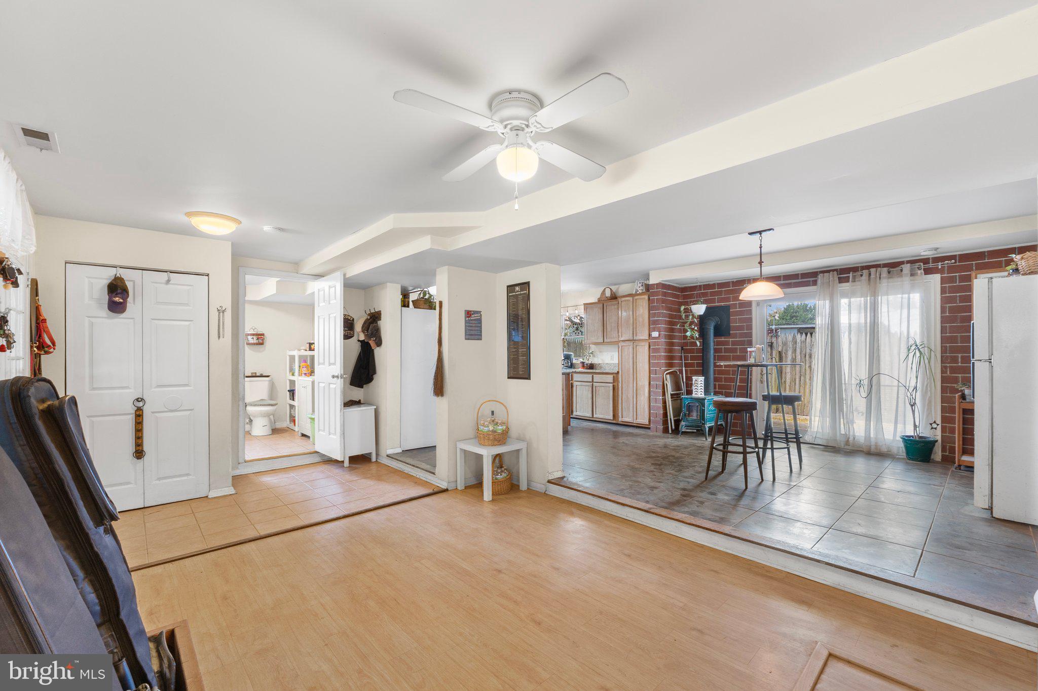 15921 Frederick Road Woodbine, MD 21797 - Photo 8 of 41 Spacious, light-filled living area.