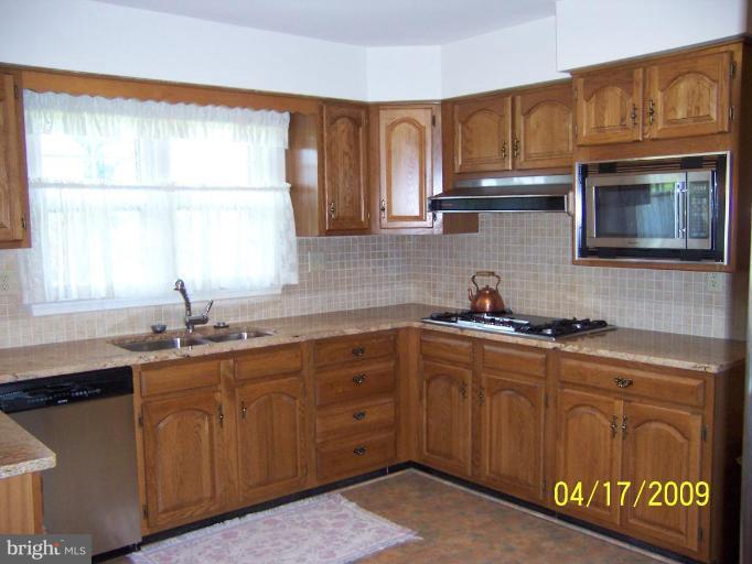 205 Montvale Terrace Silver Spring, MD 20904 - Photo 11 of 30 Kitchen