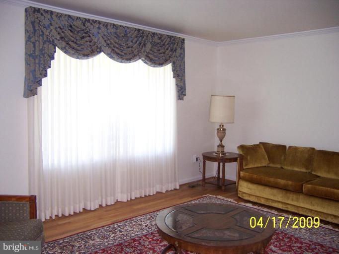 205 Montvale Terrace Silver Spring, MD 20904 - Photo 5 of 30 Living Room