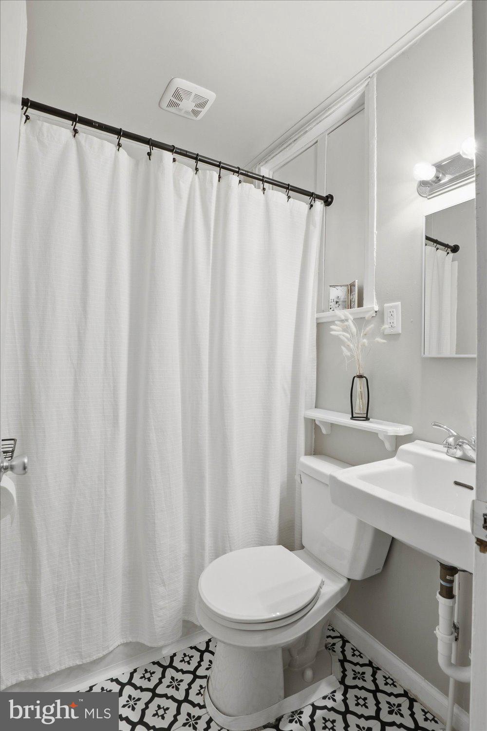 33 East Main Street Adamstown, PA 19501 - Photo 9 of 26 1st floor full bath