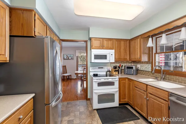 $394,900 | 907 North Glenwood Street, Hastings, MI 49058