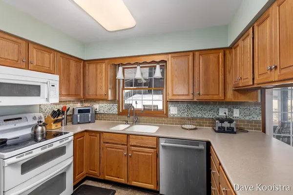 $394,900 | 907 North Glenwood Street, Hastings, MI 49058