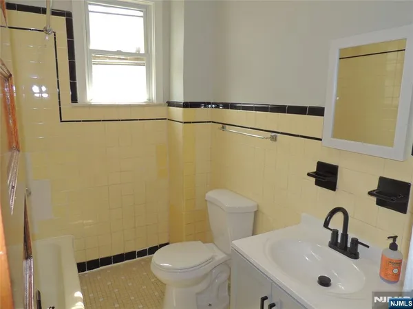 $2,950 | 54 North 5th Street, Unit 2, Newark, NJ 07107