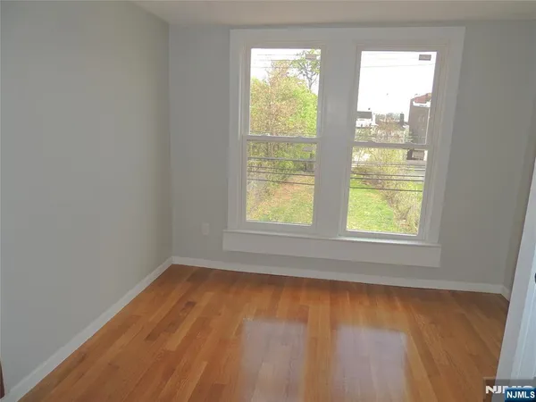 $2,950 | 54 North 5th Street, Unit 2, Newark, NJ 07107